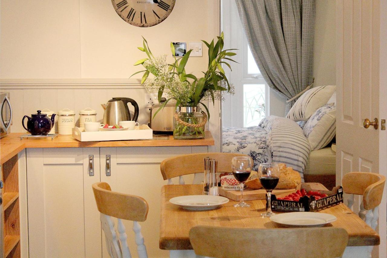 Beautiful Seaside One Bedroom Apartment 沙尔顿 外观 照片